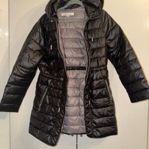 Kenneth Cole mid length light puffer, size 8/10, black